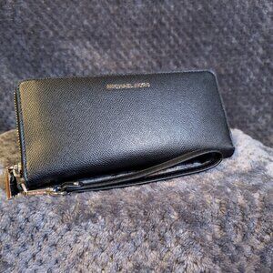 Michael Kors Continental Wristlet